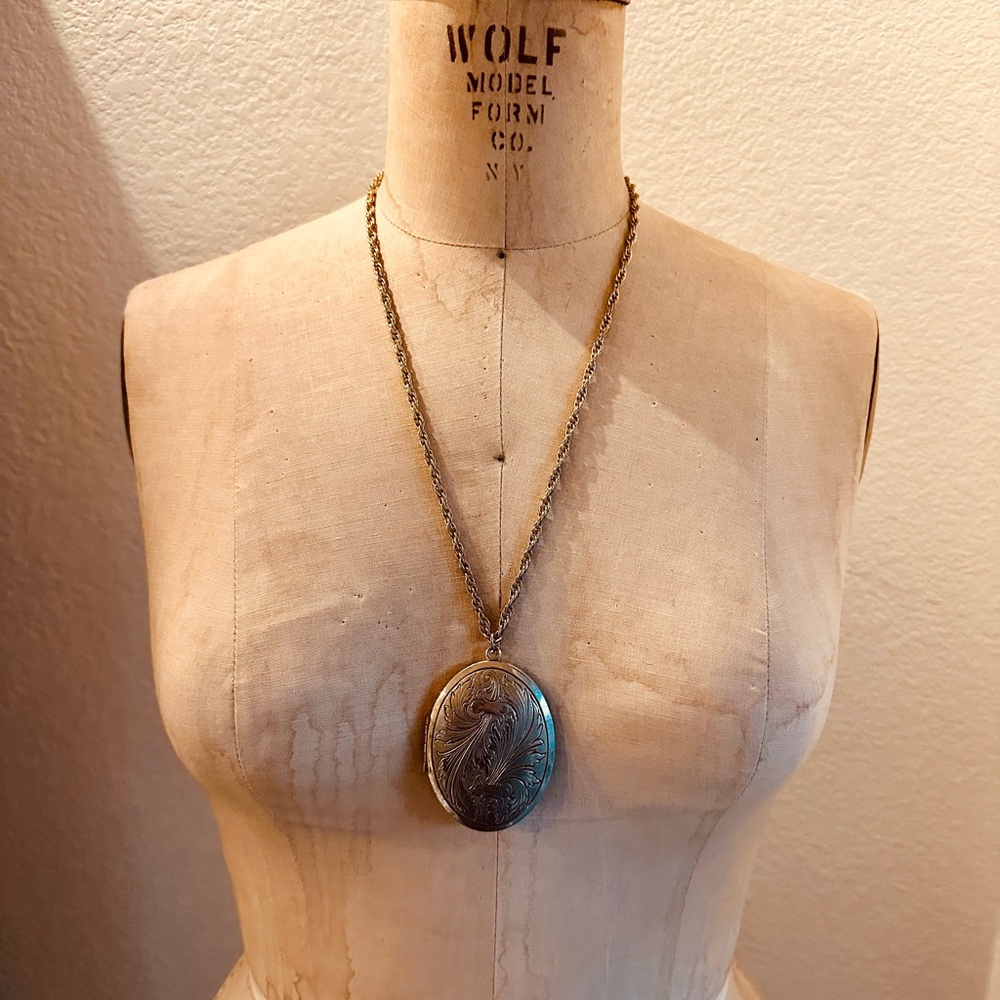 Vintage Gold Tone Pendant Locket Necklace